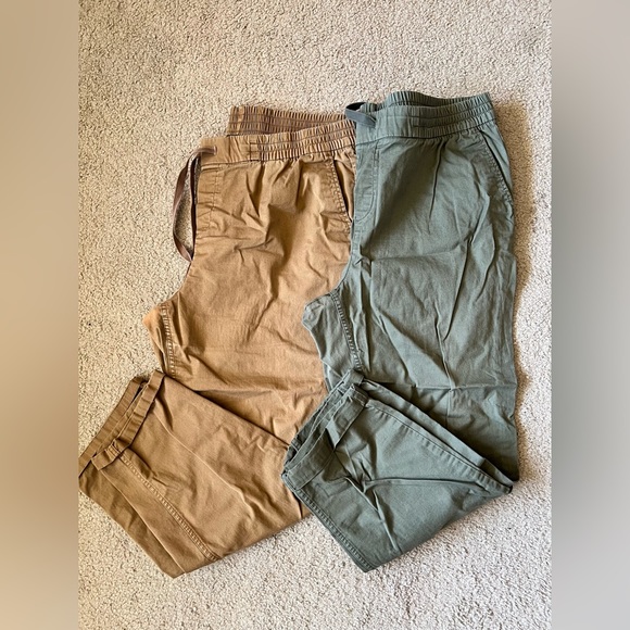 2 Pairs women’s Old Navy size 14 pull on ankle khakis - Picture 1 of 7